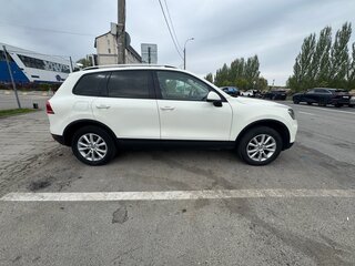 2011 Volkswagen Touareg II, белый, 1650000 рублей, вид 3
