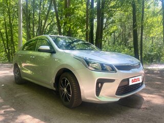 2019 Kia Rio IV, серебристый, 1290000 рублей, вид 3
