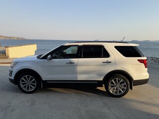 2017 Ford Explorer V Рестайлинг 2, белый, 2470000 рублей, вид 4