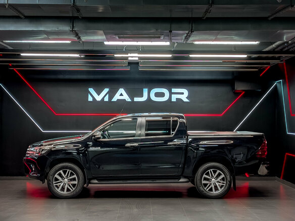 2017 Toyota Hilux VIII, чёрный - вид 8