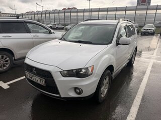 2010 Mitsubishi Outlander II Рестайлинг, белый, 850000 рублей, вид 1