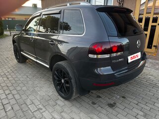 2007 Volkswagen Touareg I Рестайлинг, серый, 990000 рублей, вид 1
