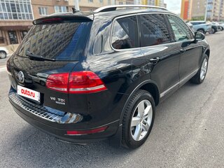 2012 Volkswagen Touareg II, чёрный, 2260000 рублей, вид 3