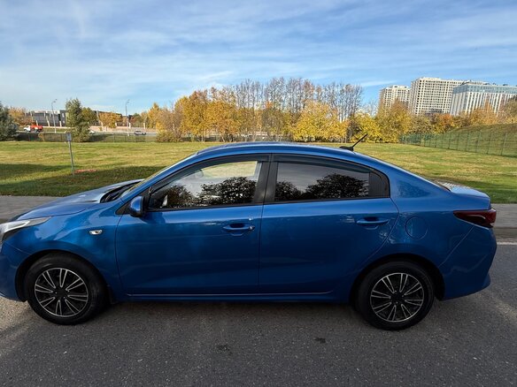 2021 Kia Rio IV Рестайлинг, синий, 1500000 рублей - вид 5