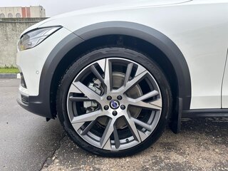 2023 Volvo V90 Cross Country I Рестайлинг, белый, 6800000 рублей, вид 4
