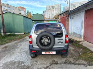 2011 Chevrolet Niva I Рестайлинг, серебристый, 440000 рублей, вид 3