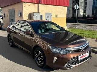 2017 Toyota Camry VII (XV50) Рестайлинг 2, коричневый, 2040000 рублей, вид 3