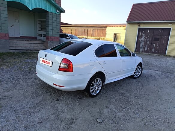 2013 Skoda Octavia II (A5) Рестайлинг, белый, 600000 рублей - вид 4