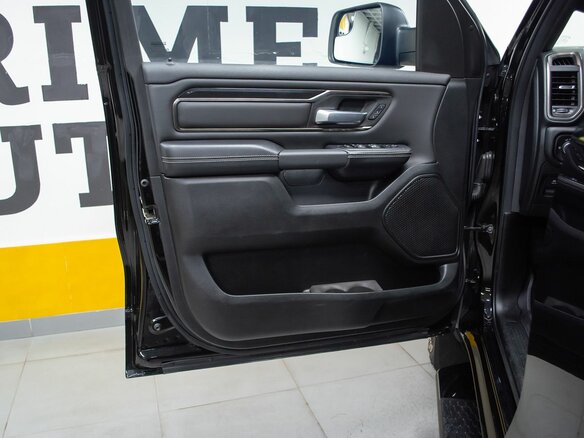 2022 Ram 1500 Crew Cab eTorque V, чёрный, 7999000 рублей - вид 7