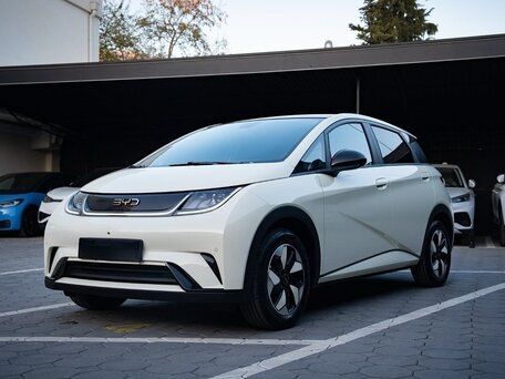 2025 BYD Dolphin 44.9 kWh I, белый, 1610000 рублей, вид 1