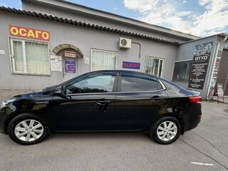 2016 Kia Rio III Рестайлинг, чёрный, 850000 рублей, вид 3