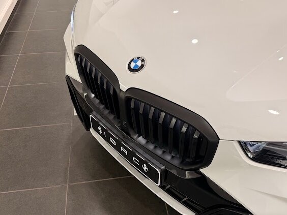 2025 BMW X5 40d IV (G05/G18) Рестайлинг, белый - вид 6