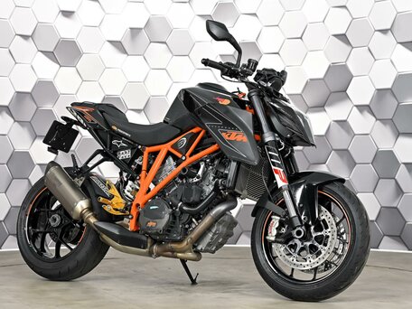 2016 KTM 1290 Super Duke R, чёрный, 927000 рублей, вид 1