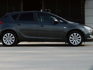 2011 Opel Astra J, серый, 690000 рублей, вид 4