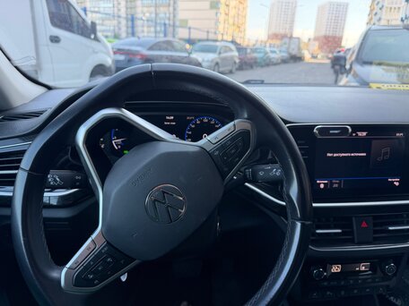 2022 Volkswagen Polo VI, бежевый, 1650000 рублей, вид 3