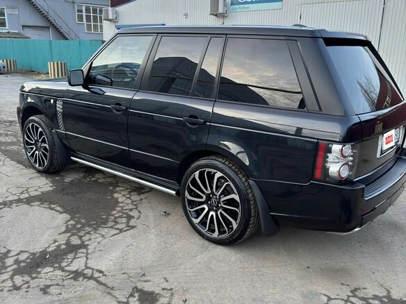 2011 Land Rover Range Rover III Рестайлинг 2, чёрный, 2500000 рублей - вид 6