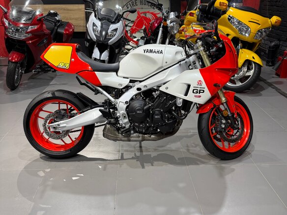 2024 Yamaha XSR900, красный, 985000 рублей - вид 12