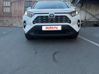 2019 Toyota RAV4 V (XA50), белый, 2850000 рублей, вид 2