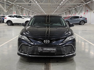 2021 Toyota Camry VIII (XV70) Рестайлинг, чёрный, 3230000 рублей, вид 2