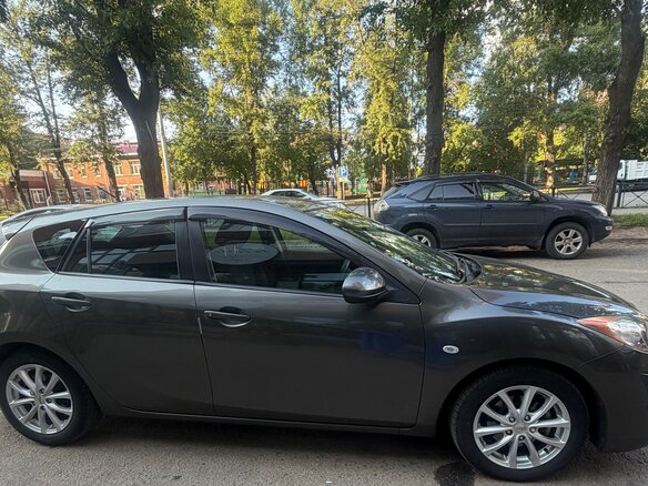2011 Mazda Axela II Рестайлинг, серебристый, 800000 рублей - вид 2
