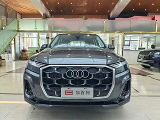 2024 Audi Q7 45 TFSI II (4M) Рестайлинг 2, серый, 9436687 рублей, вид 3
