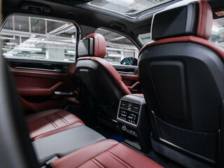 2026 Porsche Cayenne III Рестайлинг, серый, 18900000 рублей, вид 2