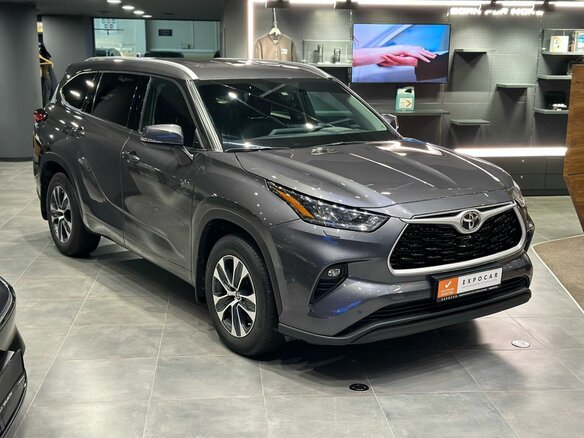 2021 Toyota Highlander IV (XU70), серый - вид 3