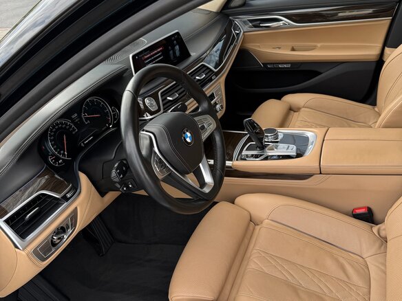 2016 BMW 7 серии 750i xDrive VI (G11/G12), чёрный, 3400000 рублей - вид 6