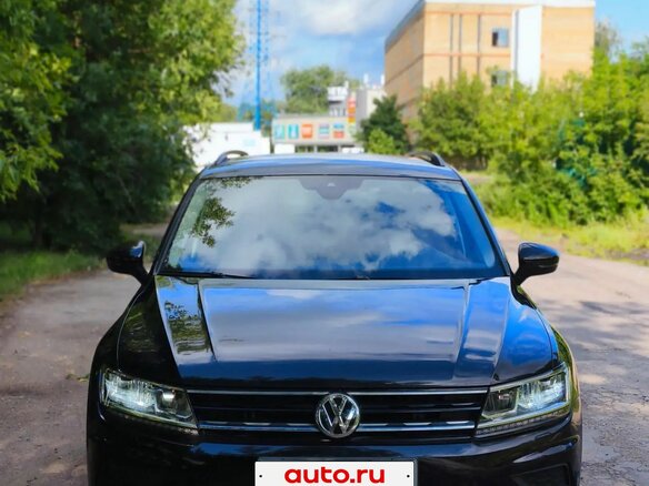 2020 Volkswagen Tiguan II, чёрный - вид 2