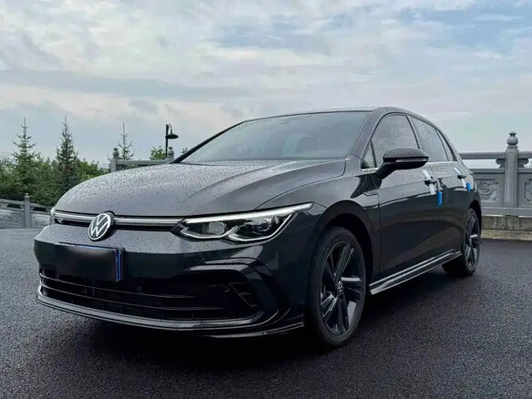 2023 Volkswagen Golf VIII, чёрный, 1860000 рублей