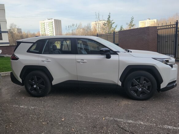 2026 Toyota RAV4 V (XA50), белый, 4350000 рублей - вид 3
