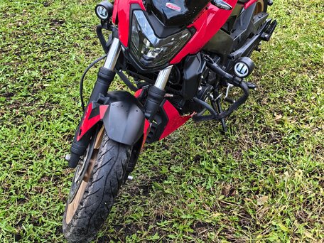2018 Bajaj Dominar 400, красный, 370000 рублей, вид 1