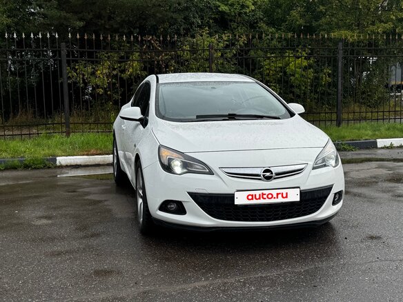 2013 Opel Astra GTC J Рестайлинг, белый, 1200000 рублей - вид 1