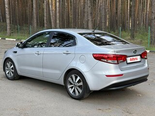 2016 Kia Rio III Рестайлинг, серебристый, 1160000 рублей, вид 5
