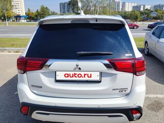 2019 Mitsubishi Outlander III Рестайлинг 3, белый, 2800000 рублей, вид 4