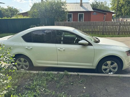 2017 Skoda Octavia III (A7), белый, 1675000 рублей, вид 3