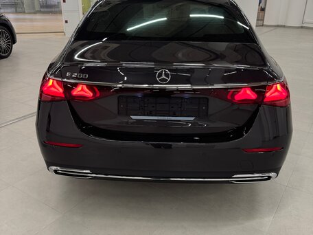 2024 Mercedes-Benz E-Класс 200 VI (W214, S214), чёрный, 5980000 рублей, вид 2