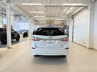 2012 Toyota Wish II, белый, 1599000 рублей, вид 5
