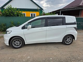 2015 Honda Freed Spike I Рестайлинг 2, белый, 1600000 рублей, вид 5