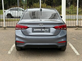 2017 Hyundai Solaris II, серый, 939000 рублей, вид 5