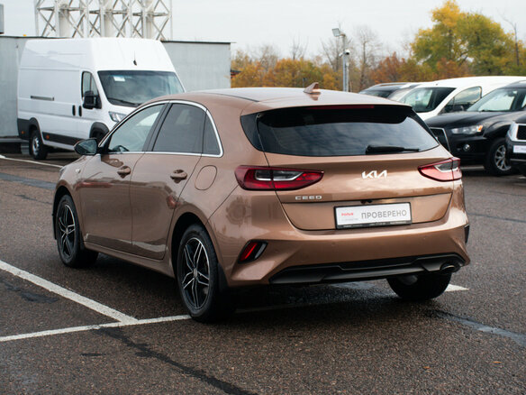 2021 Kia Ceed III Рестайлинг, коричневый, 1789000 рублей - вид 6