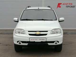 2013 Chevrolet Niva I Рестайлинг, белый, 495000 рублей, вид 2