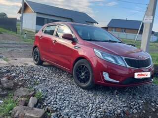 2013 Kia Rio 5-speed III, красный, 690000 рублей, вид 2