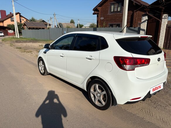 2015 Kia Rio III Рестайлинг, белый - вид 8