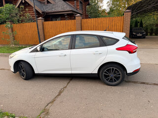 2015 Ford Focus III Рестайлинг, белый, 800000 рублей, вид 3