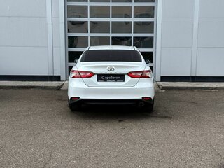 2019 Toyota Camry VIII (XV70), белый, 2650000 рублей, вид 4