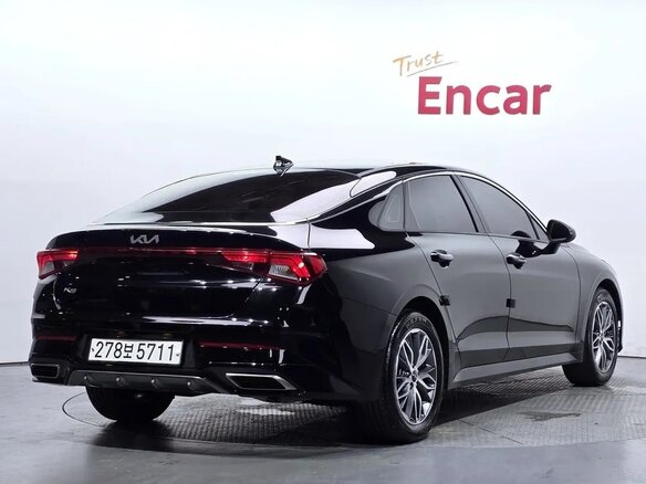 2022 Kia K5 III, чёрный, 2098000 рублей - вид 3