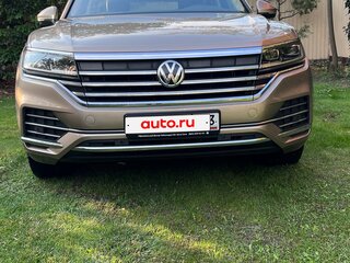 2018 Volkswagen Touareg III, бежевый, 6500000 рублей, вид 1