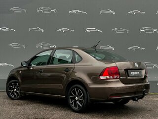 2017 Volkswagen Polo V Рестайлинг, коричневый, 998700 рублей, вид 4