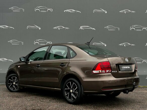 2017 Volkswagen Polo V Рестайлинг, коричневый, 998700 рублей - вид 3